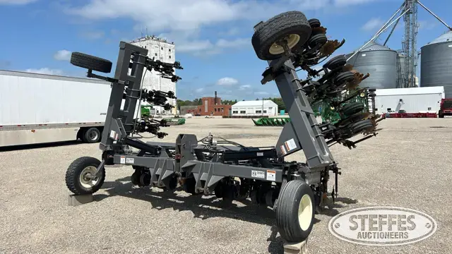 Yetter strip till bar