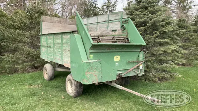 John Deere Forage Wagon