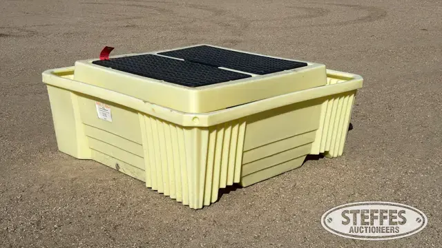 Oil containment tank