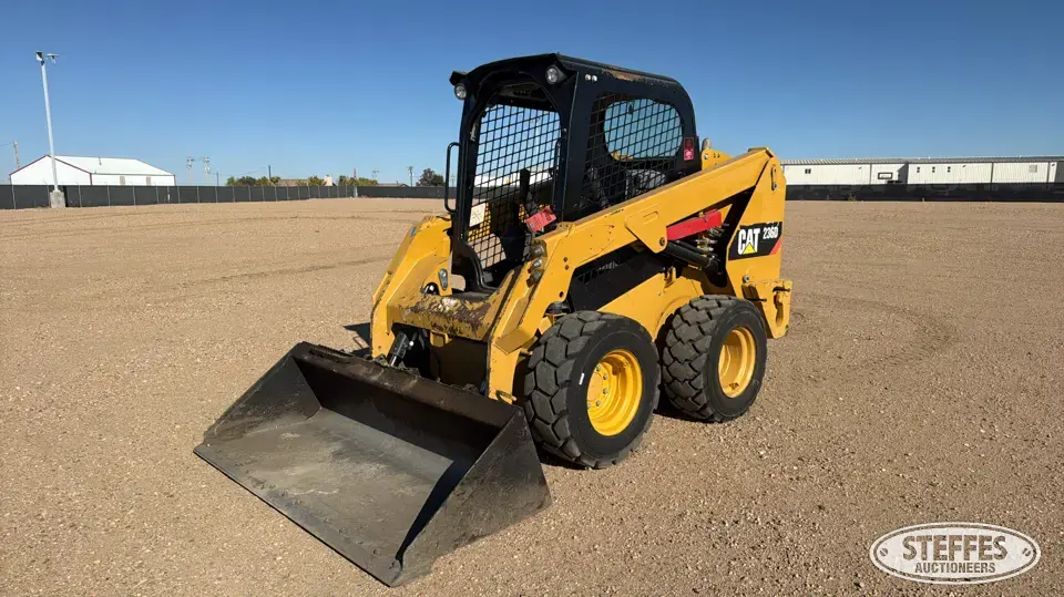 2016 CAT 236D Wheeled Skid Steer
