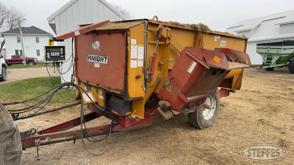 Knight 3300 Reel Auggie Forage Wagon