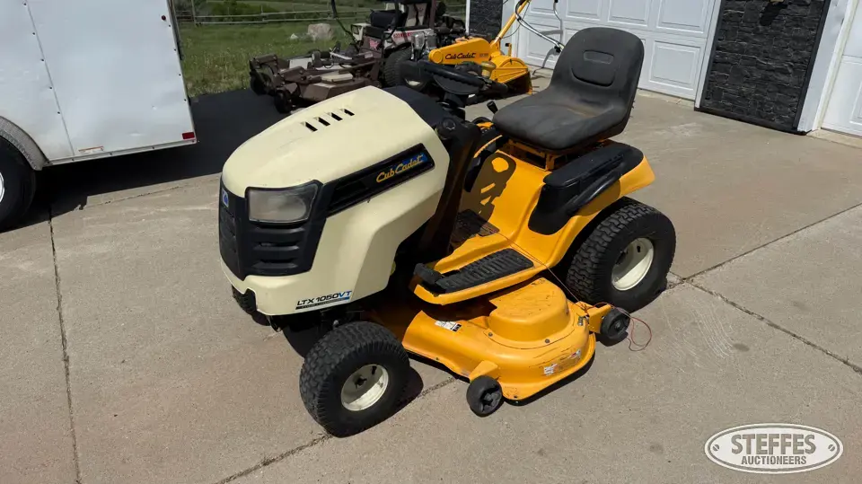 Cub Cadet LTX 1050VT Lawn Tractor