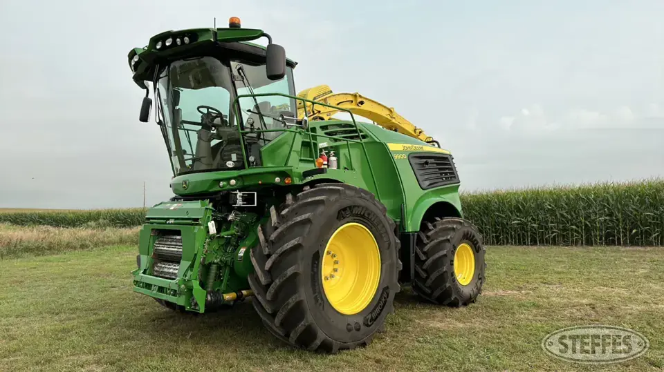 2022 John Deere 9900 Self-Propelled Harvester