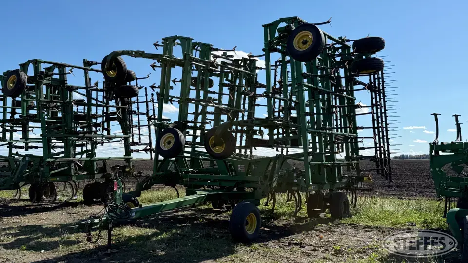 2009 John Deere 2210 Field Cultivator
