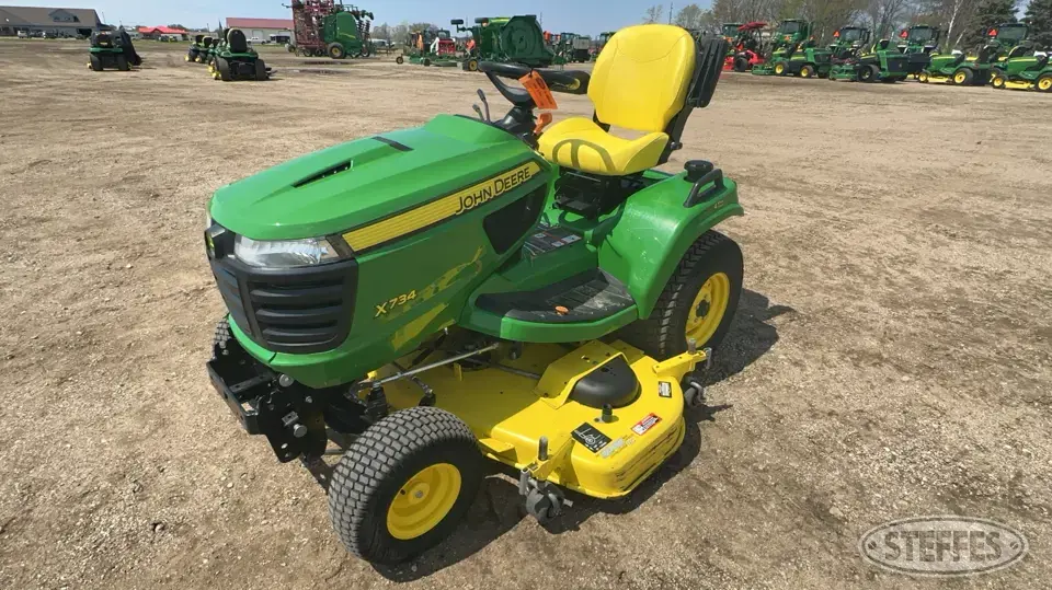 2018 John Deere X734 Lawn Tractor