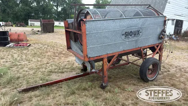Sioux Steel Company grain cleaner