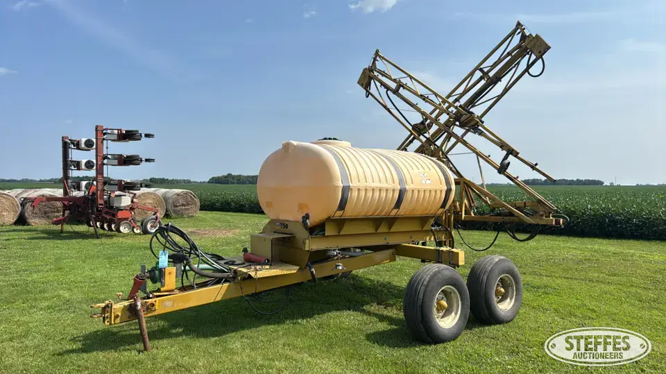 Ag-Chem 750 Pull-Type Sprayer
