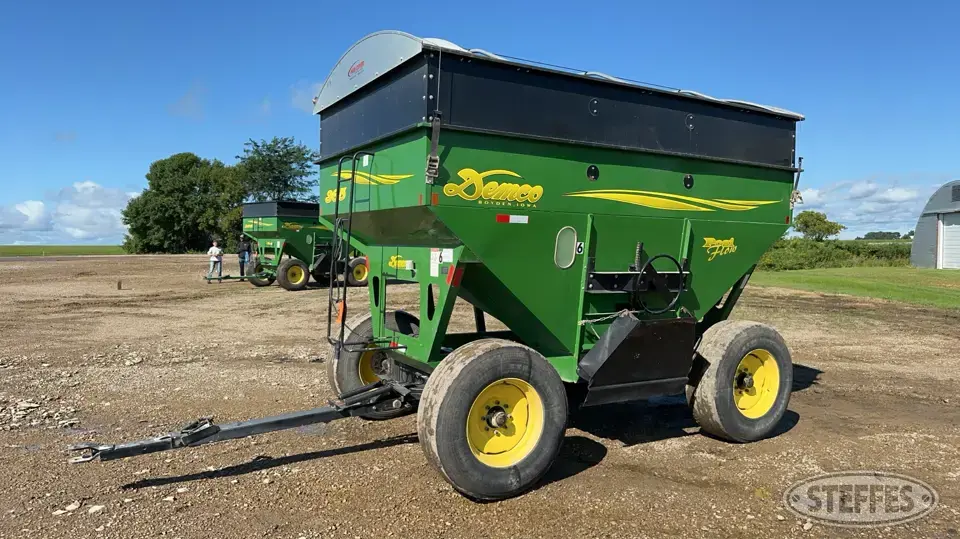 2004 Demco 365 Posi-Flow Gravity Box