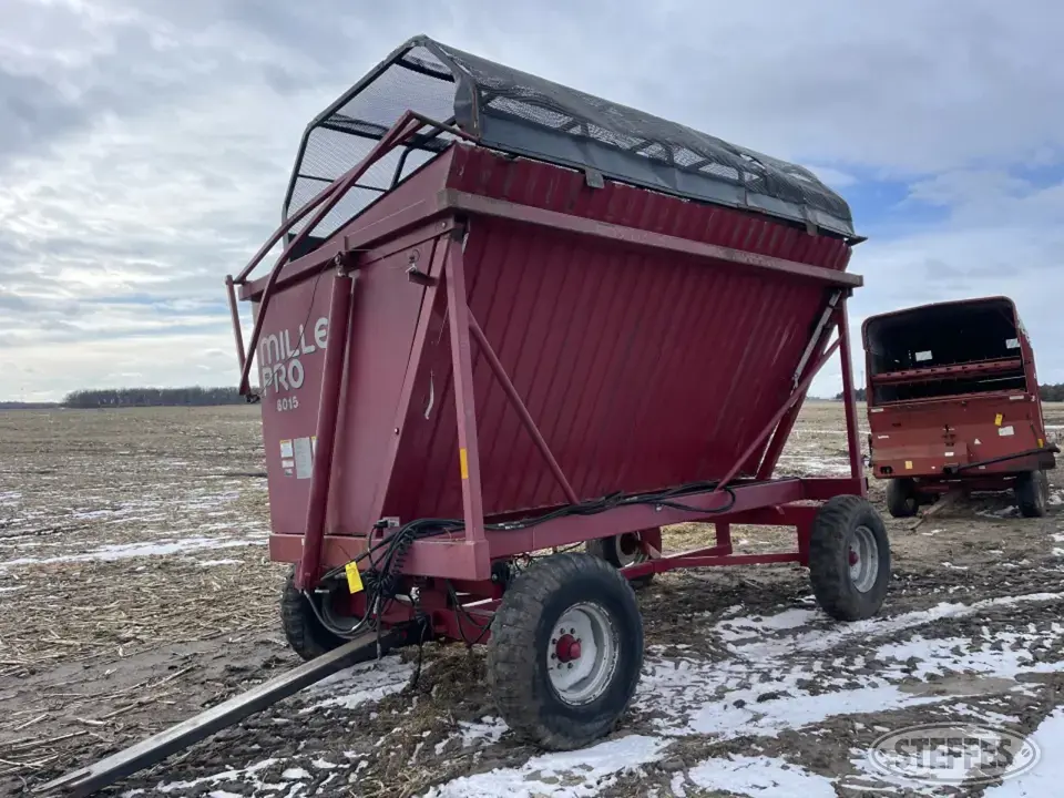 Miller Pro 8015 Forage Wagon