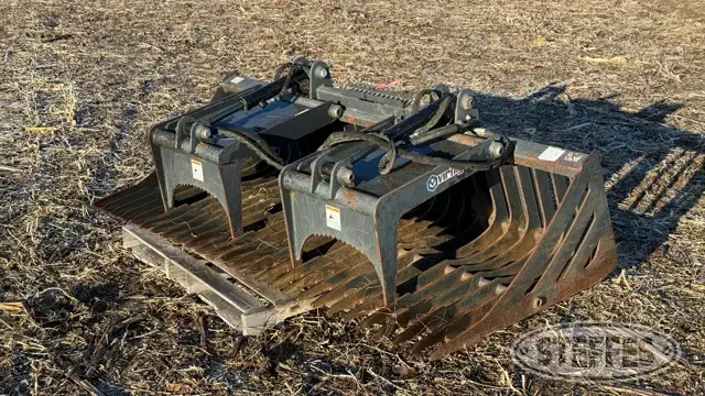 Virnig skeleton grapple bucket