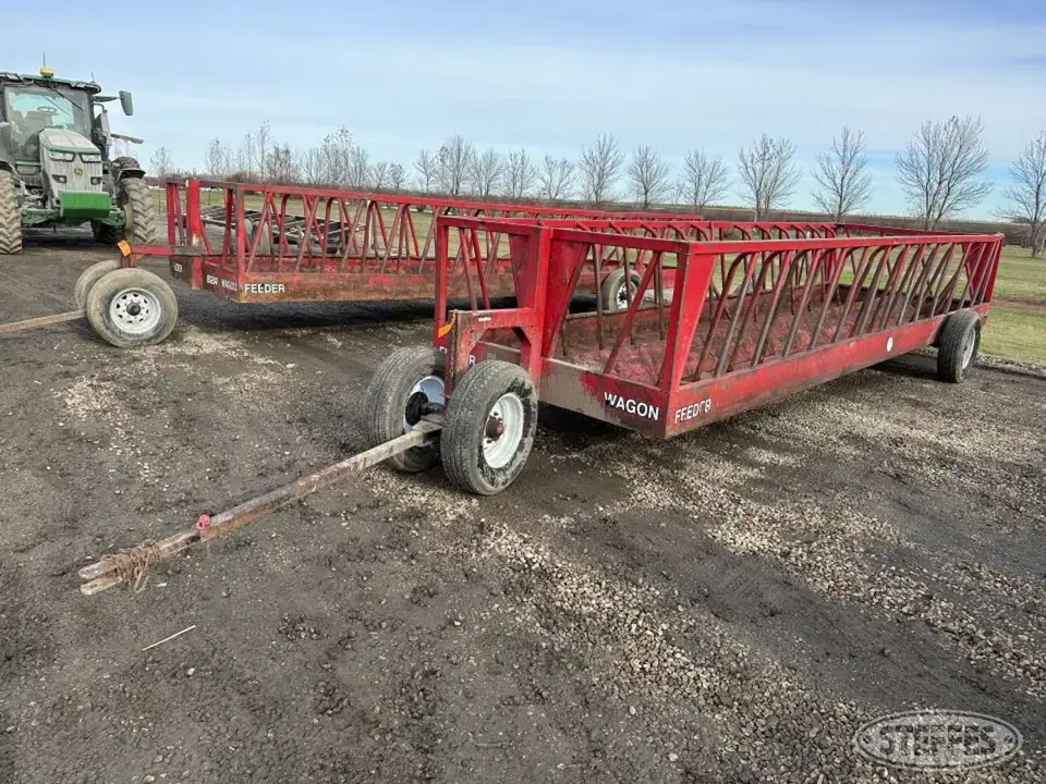 Industrias America 82R Feeders and Bunk