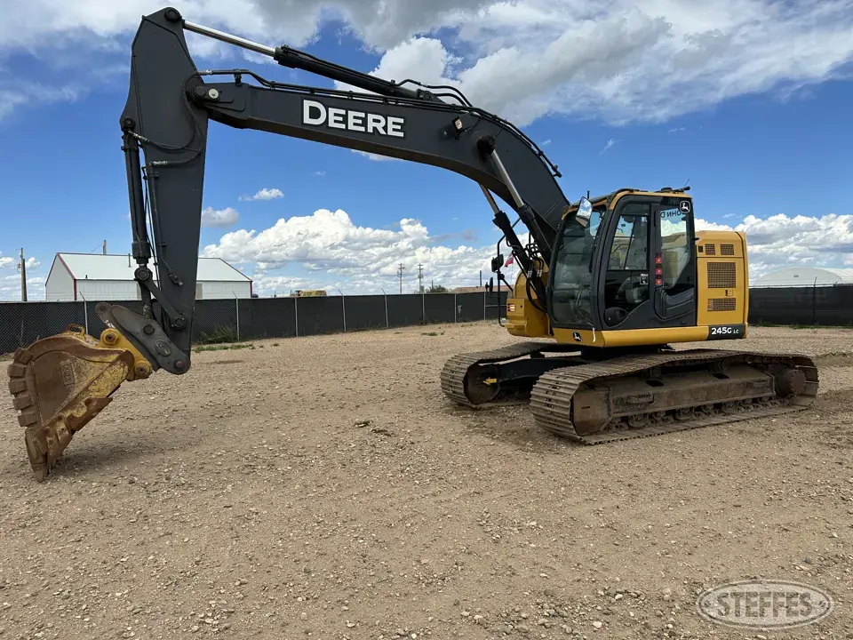 2019 Deere 245G LC Excavator