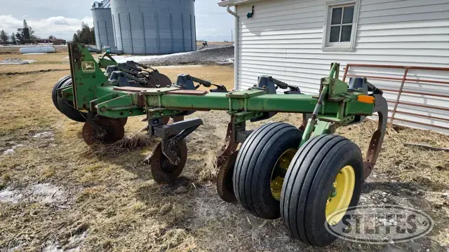 John Deere 910