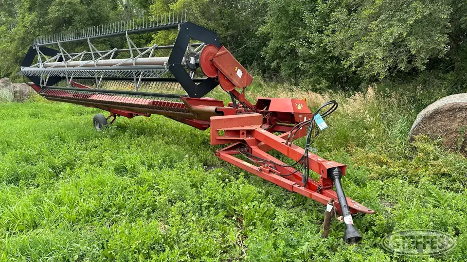 Case IH 721 Pull-Type Swather