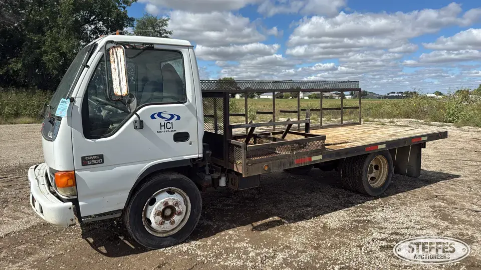 1999 GMC W5500 Flatbed Truck