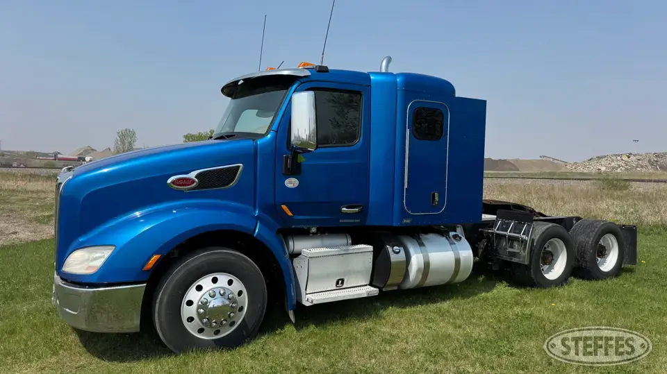 2018 Peterbilt 579 Conventional Truck with Sleeper