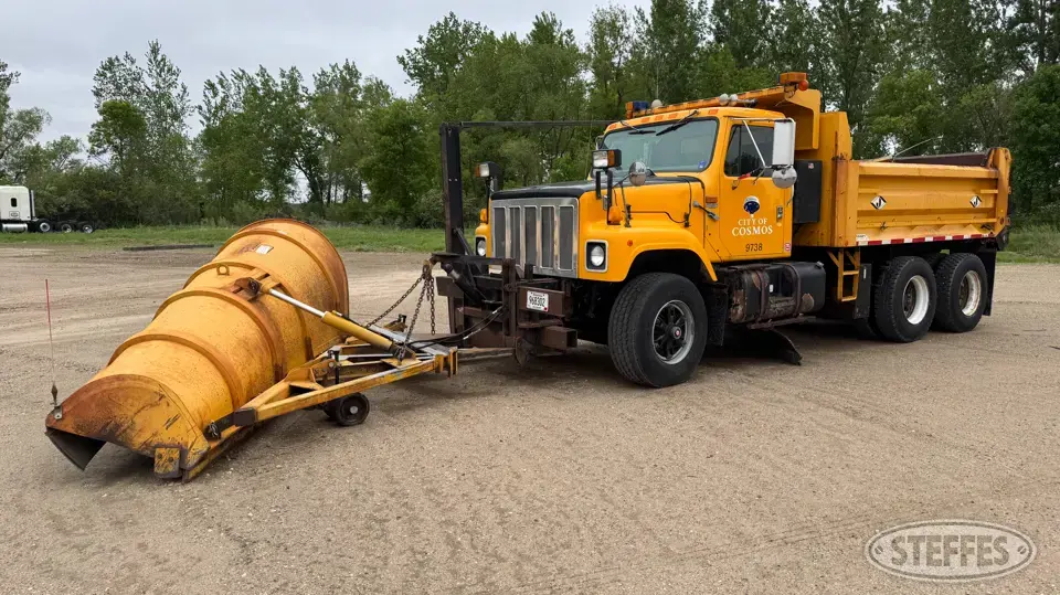 1997 International 2574 Plow-Spreader Truck