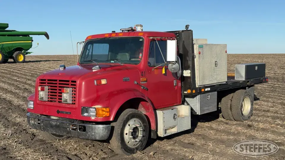 1995 International 4700 LP Service Utility Truck
