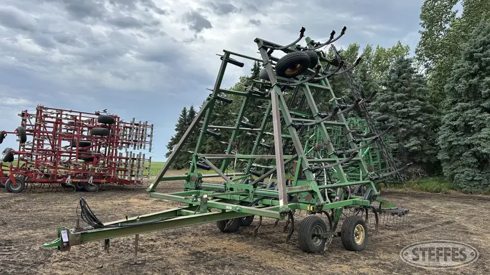 John Deere 610 Chisel Plow