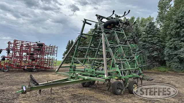 John Deere 610