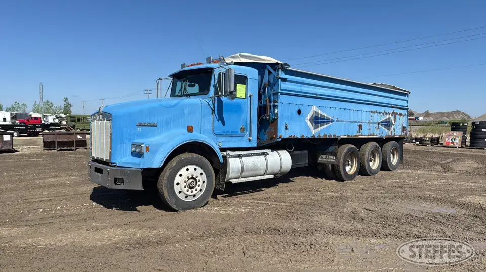 1989 Kenworth T800 Tri-Axle Boxed Truck