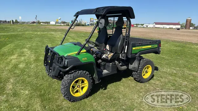 2012 John Deere 825i