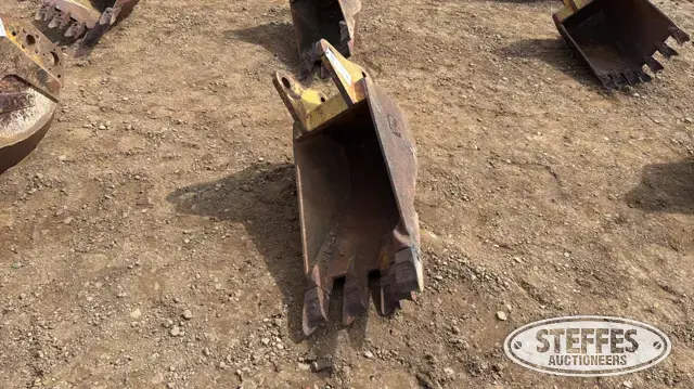 Hensley loader backhoe frost bucket