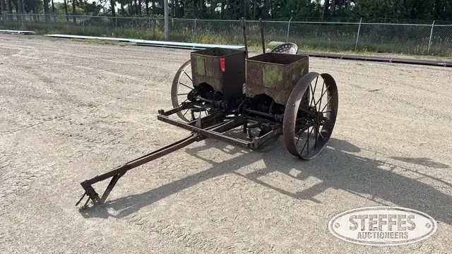 Pull-type potato planter