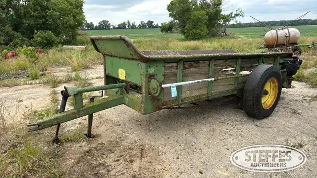 John Deere manure spreader
