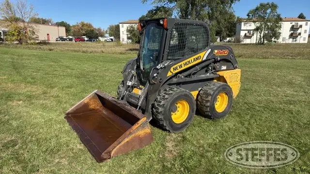 2011 New Holland L220