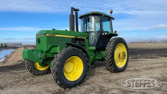 1990 John Deere 4555