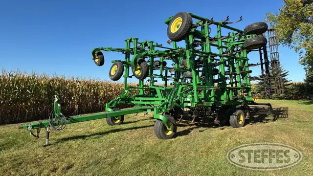 2014 John Deere 2210