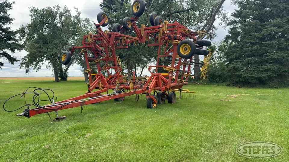 Bourgault 9200 Chisel Plow