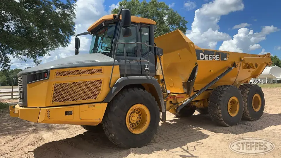 2018 Deere 260E Dump Truck