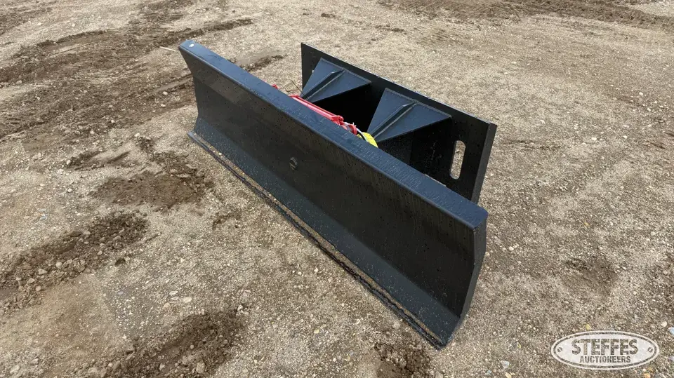 Skid steer blade