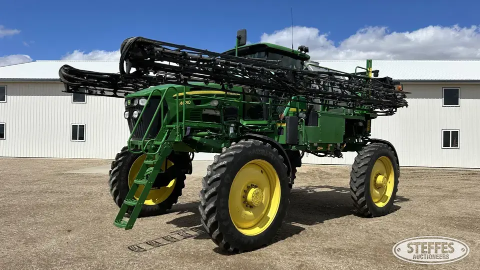 2010 John Deere 4830 Self-Propelled Sprayer