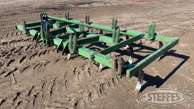 John Deere 100
