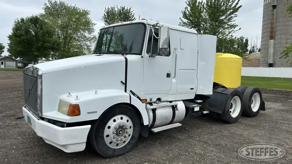 1997 Volvo Aero WIA Conventional Truck with Sleeper