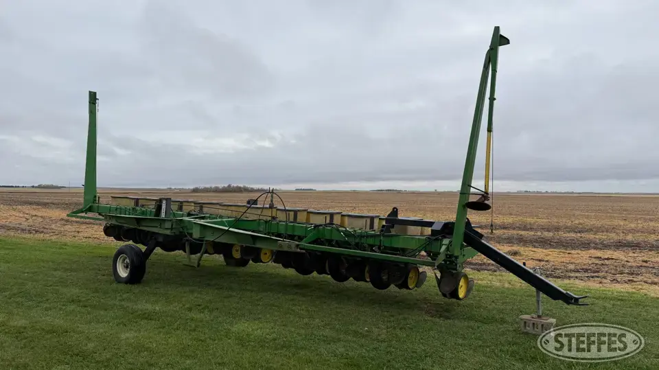 John Deere 7000 12 or More Row Planter