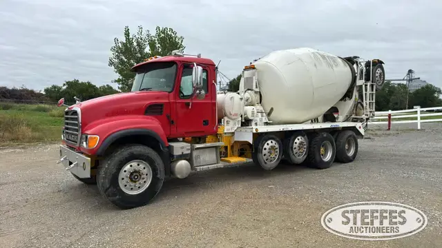 2005 Mack CV513