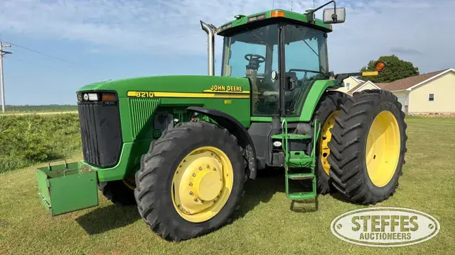 2000 John Deere 8210