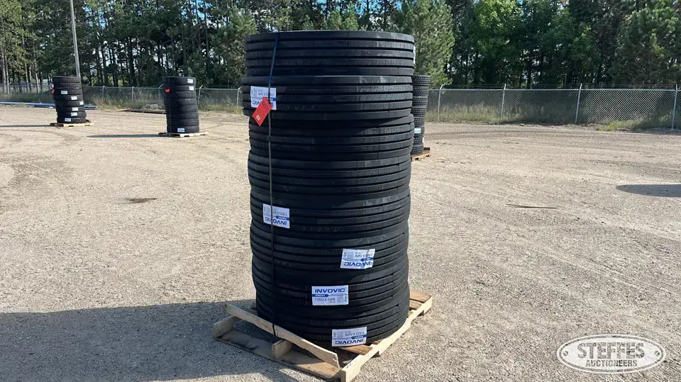 (8) Invovic FM591 11R22.5 tires Truck Tire