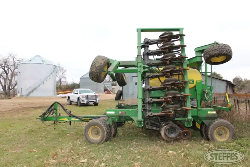 John Deere 1690 Air Drills and Air Seeder