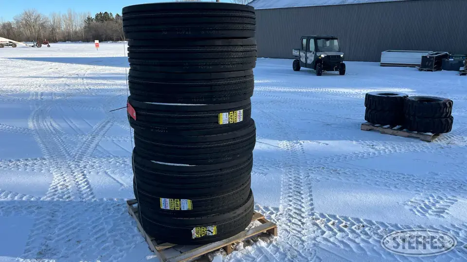 (8) Zwarthz 11R22.5 tires Truck Tire