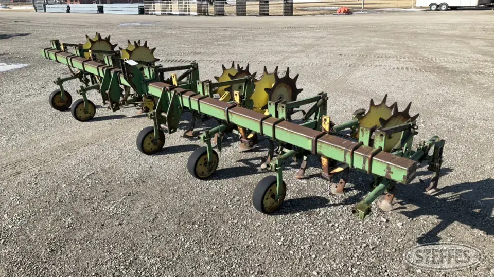 John Deere RM Row Crop Cultivator
