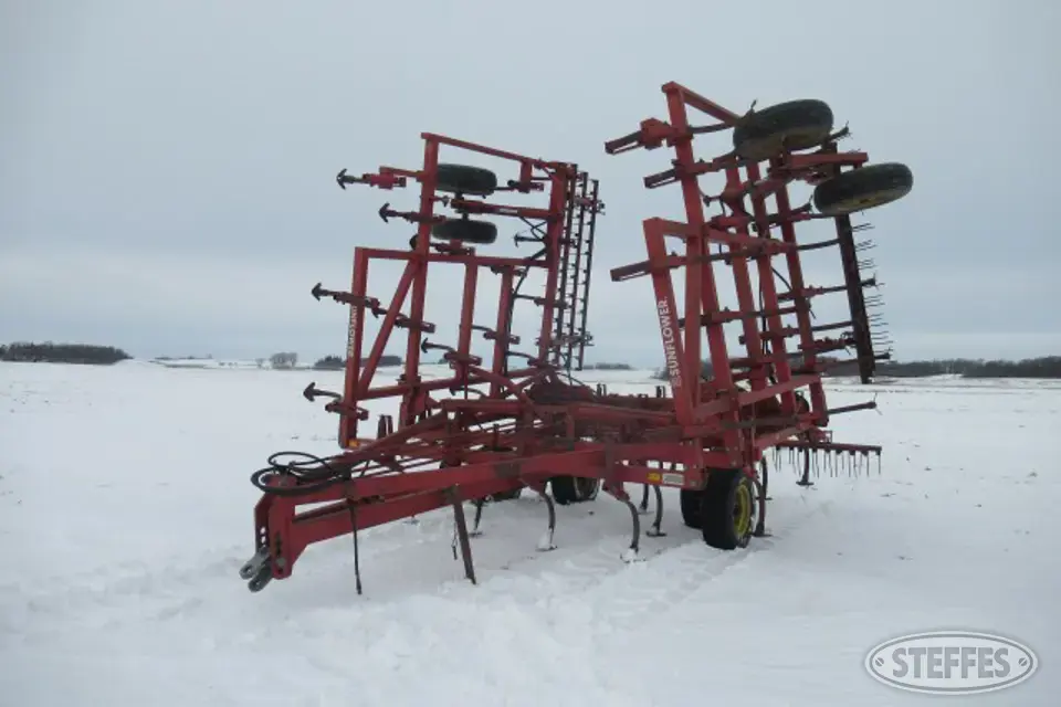 Sunflower 5331 Field Cultivator