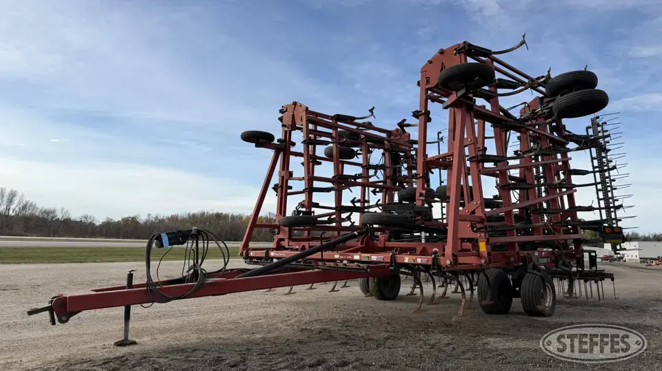 Case Tiger-Mate II Field Cultivator