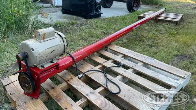 Farm King pencil auger