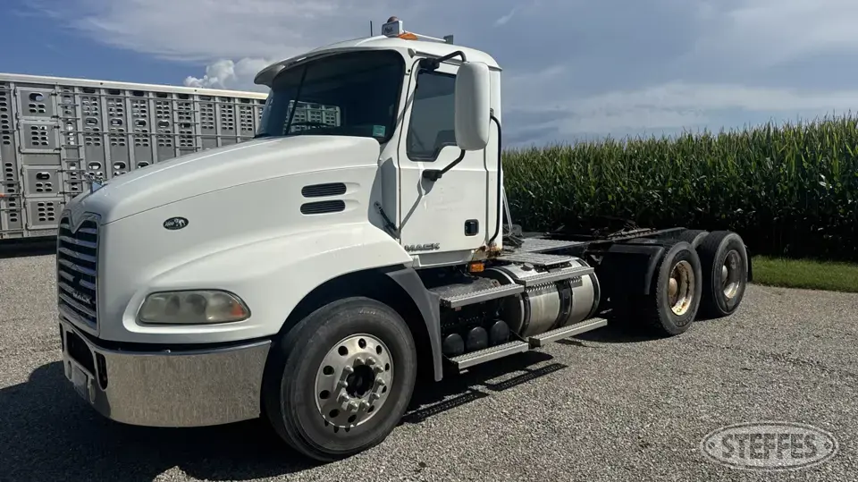 2010 Mack CX613 Conventional Truck without Sleeper