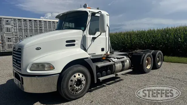 2010 Mack CX613